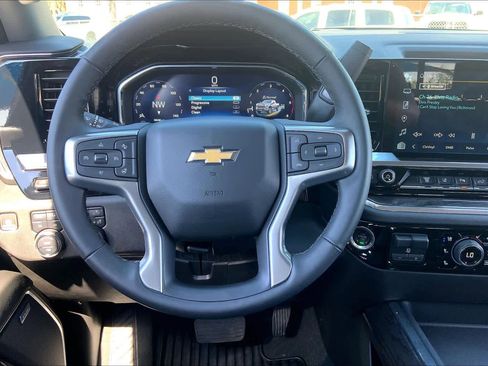 Used 2024 Chevrolet Silverado 2500 LTZ w/ LTZ Convenience Package image 6