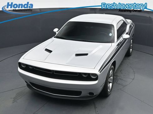 Used 2021 Dodge Challenger SXT RWD image 19