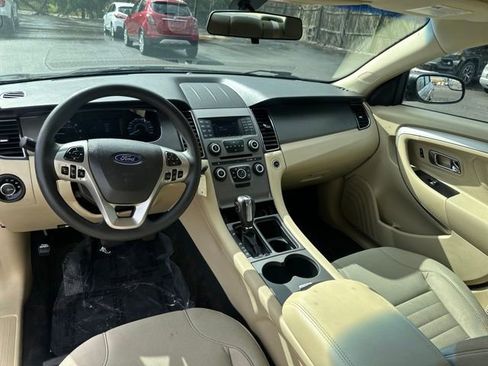 Used 2018 Ford Taurus SE image 16