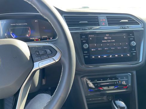 New 2024 Volkswagen Tiguan SE image 10