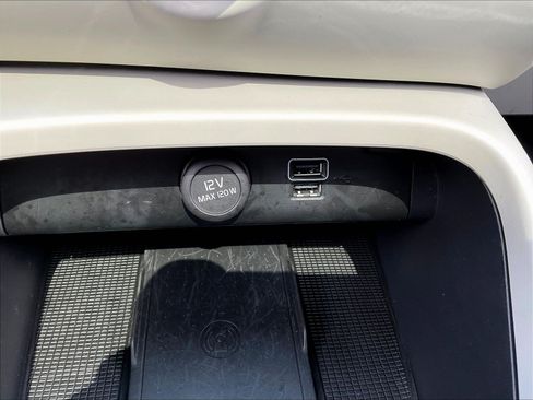 Used 2020 Volvo XC40 T5 Momentum w/ Protection Package Premier AWD/4WD image 16