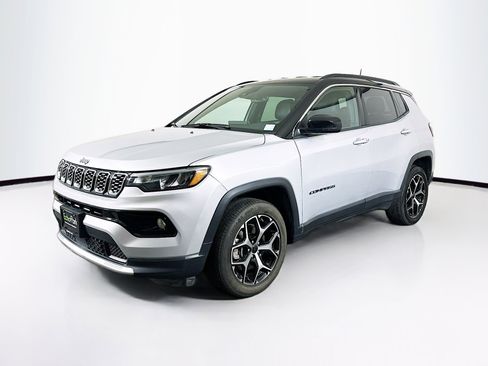 Used 2025 Jeep Compass Limited image 3