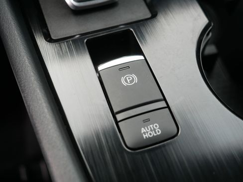 Certified 2025 Nissan Rogue SV image 32