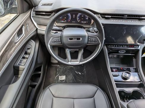 New 2026 Jeep Grand Cherokee Limited w/ Luxury Tech Group II AWD/4WD image 15