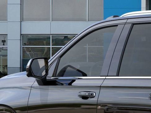 New 2026 Chevrolet Suburban Premier AWD/4WD image 12