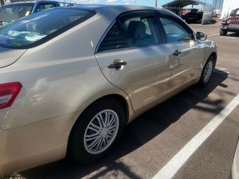 Used 2010 Toyota Camry SE image 5