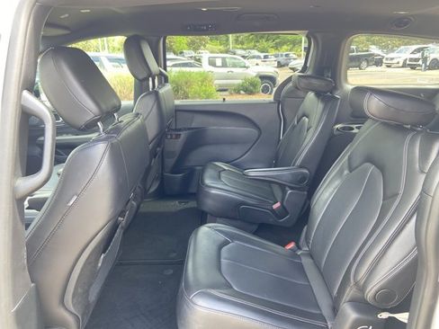 Used 2025 Chrysler Pacifica Select FWD image 45