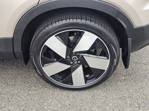 Used 2023 Volvo XC40 Recharge Ultimate w/ Protection Package Premier AWD/4WD image 9