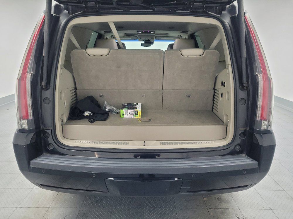 Used 2017 Cadillac Escalade Premium Luxury RWD image 29