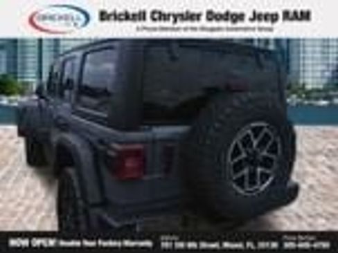 Used 2025 Jeep Wrangler Unlimited Rubicon AWD/4WD image 38