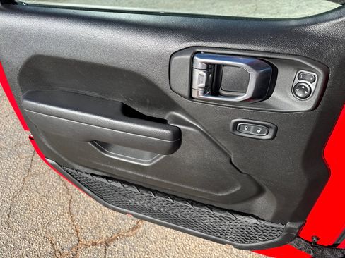 Used 2025 Jeep Wrangler Willys image 9