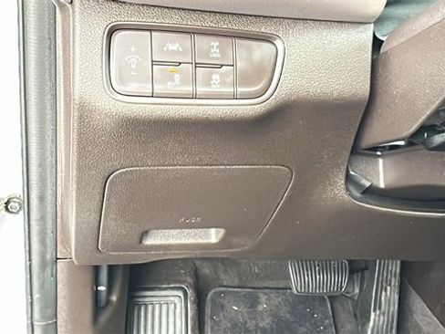 Used 2020 Hyundai Santa Fe SEL image 18