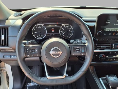 Used 2022 Nissan Pathfinder SL image 14