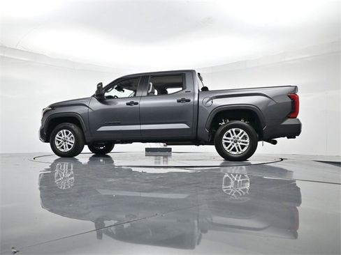 Used 2022 Toyota Tundra SR5 w/ SR5 Convenience Package image 37