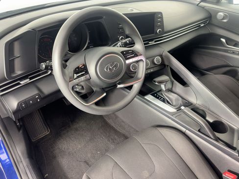 Used 2021 Hyundai Elantra SE image 4