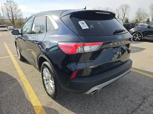Used 2021 Ford Escape SE image 2