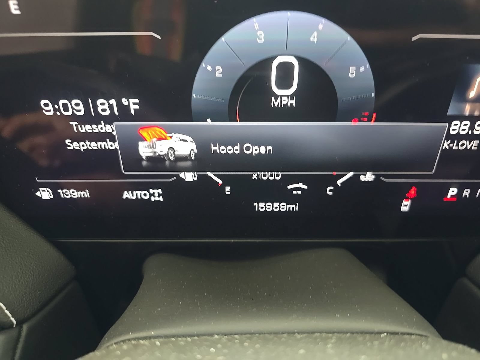Used 2025 GMC Yukon AT4 Ultimate w/ LPO, Floor Liner Package AWD/4WD image 5