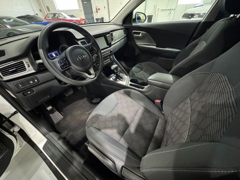 Used 2019 Kia Niro LX image 10