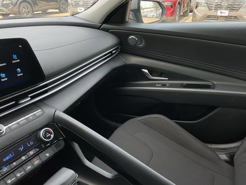 Used 2025 Hyundai Elantra SEL image 39