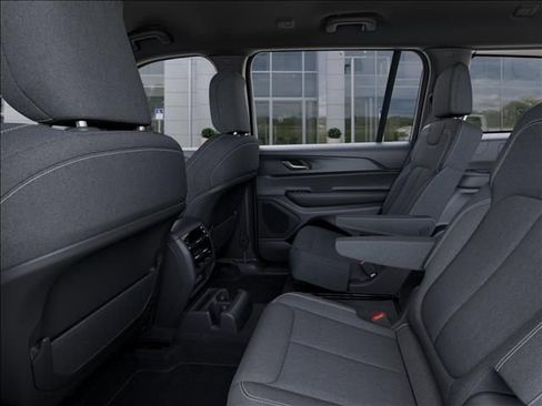 New 2025 Jeep Grand Cherokee L Laredo image 23