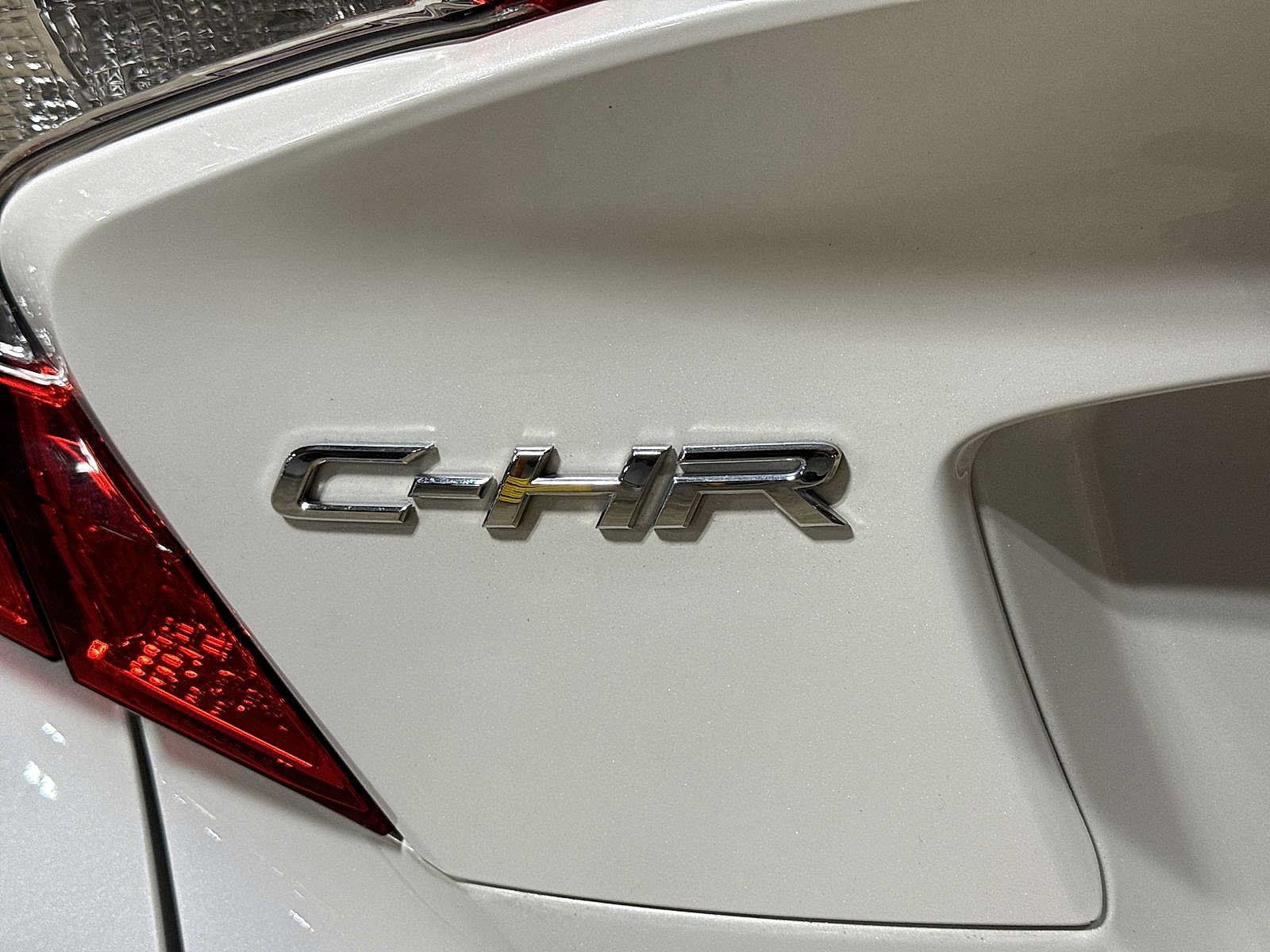 Used 2022 Toyota C-HR XLE FWD image 24