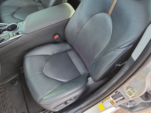 Certified 2020 Toyota Camry XLE image 12