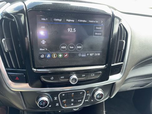 Used 2023 Chevrolet Traverse LT w/ Rear Camera Mirror Package AWD/4WD image 14