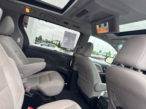 Used 2017 Toyota Sienna Limited Premium AWD/4WD image 33