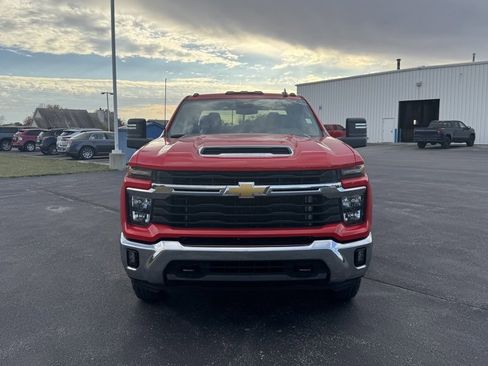 Used 2024 Chevrolet Silverado 2500 LT w/ Convenience Package image 2