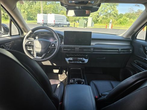 Used 2025 Lincoln Corsair AWD w/ Equipment Group 101A image 10