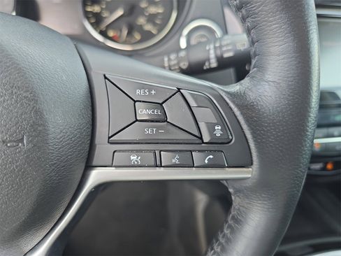 Used 2018 Nissan Rogue SV w/ Premium Package image 23