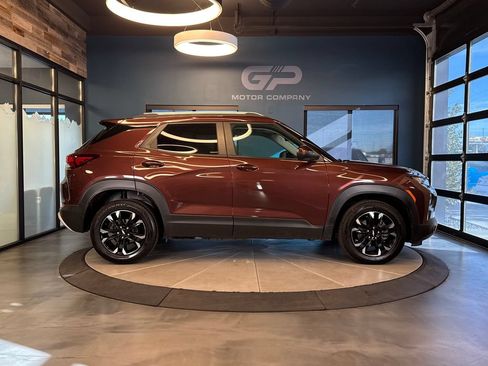 Used 2022 Chevrolet TrailBlazer LT FWD image 2