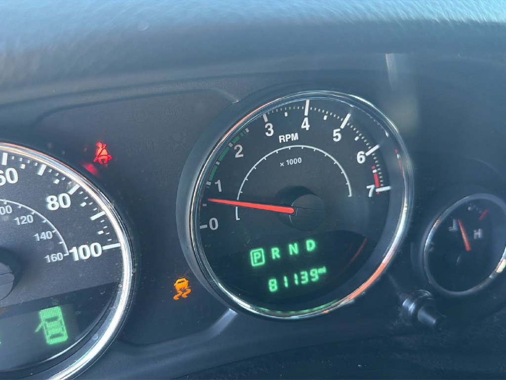 Used 2018 Jeep Wrangler Unlimited Sahara w/ Connectivity Group AWD/4WD image 24