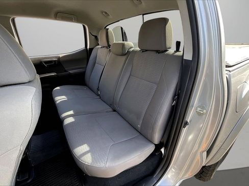 Used 2018 Toyota Tacoma SR5 AWD/4WD image 22