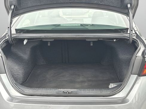 Used 2024 Nissan Altima 2.5 SV FWD image 8