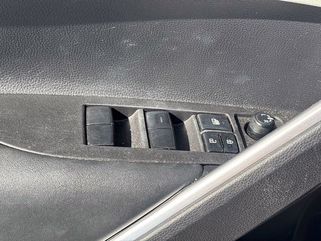 Used 2024 Toyota Corolla Cross L FWD image 8