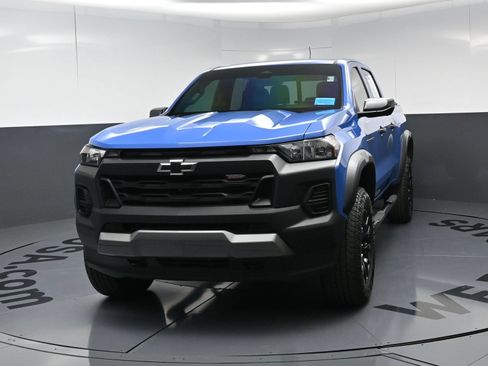 Used 2025 Chevrolet Colorado Trail Boss AWD/4WD image 11