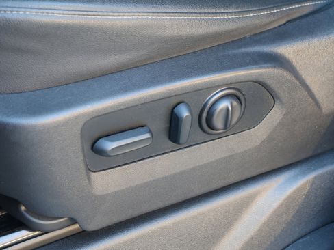 Used 2022 Chevrolet Silverado 2500 LTZ w/ LTZ Convenience Package image 33