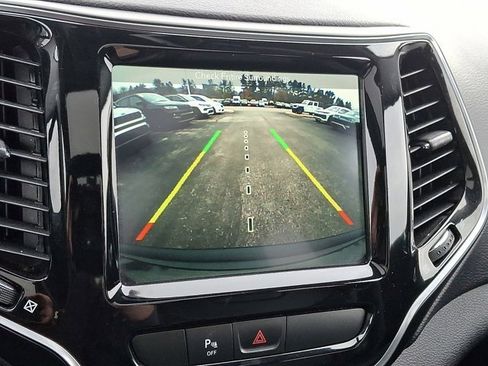 Certified 2019 Jeep Cherokee Limited w/ Luxury Group image 23