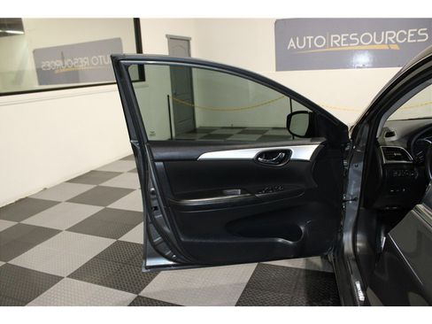 Used 2018 Nissan Sentra S w/ S Midnight Style Package image 11