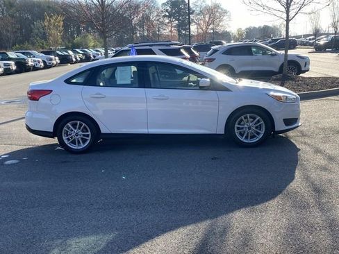 Certified 2018 Ford Focus SE image 3