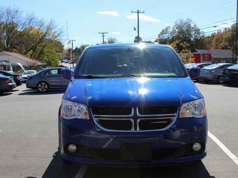 Used 2019 Dodge Grand Caravan SXT image 2