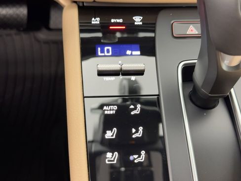 Used 2026 Porsche Macan image 19