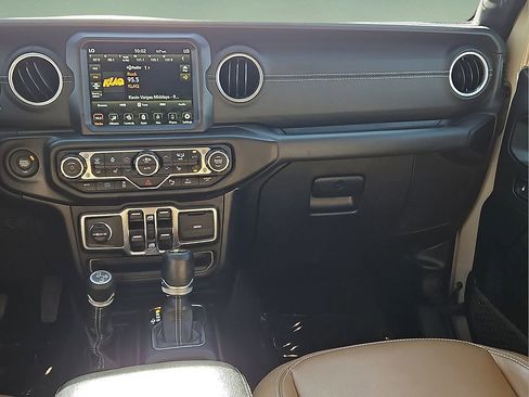 Used 2022 Jeep Wrangler Unlimited Sahara w/ Cold Weather Group image 16