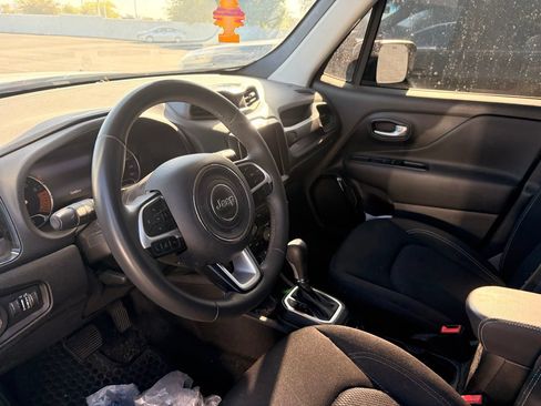 Used 2023 Jeep Renegade Altitude AWD/4WD image 8