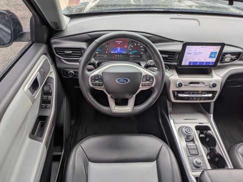Used 2023 Ford Explorer XLT w/ Equipment Group 202A AWD/4WD image 15