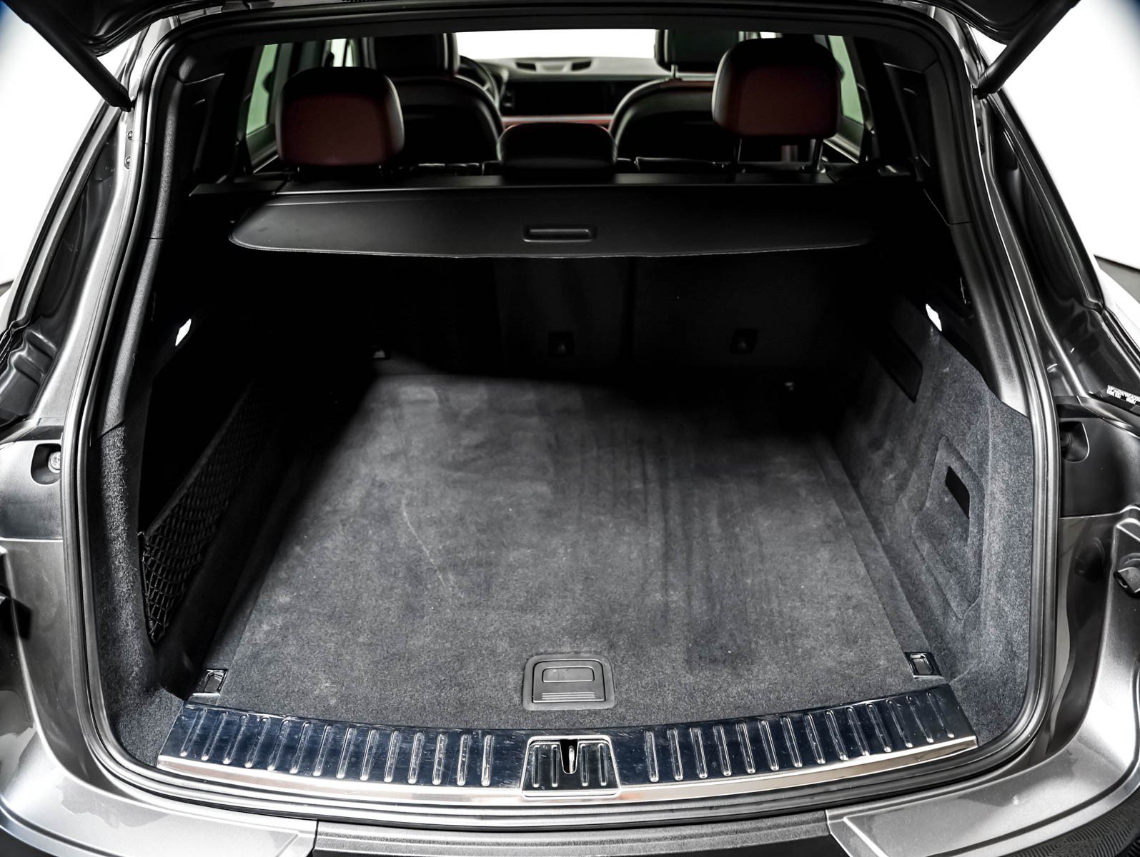 Certified 2024 Porsche Cayenne AWD/4WD image 28