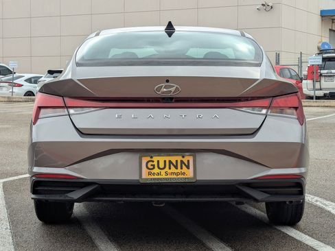Used 2022 Hyundai Elantra SEL image 5