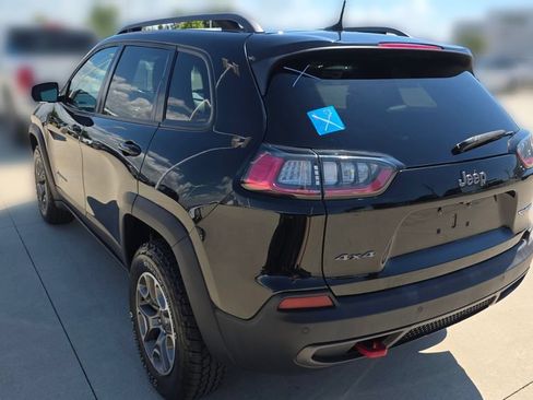 Used 2020 Jeep Cherokee Trailhawk w/ Cold Weather Group AWD/4WD image 3