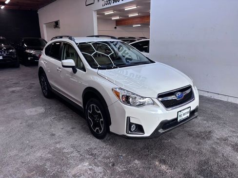 Used 2017 Subaru Crosstrek 2.0i Premium AWD/4WD image 2